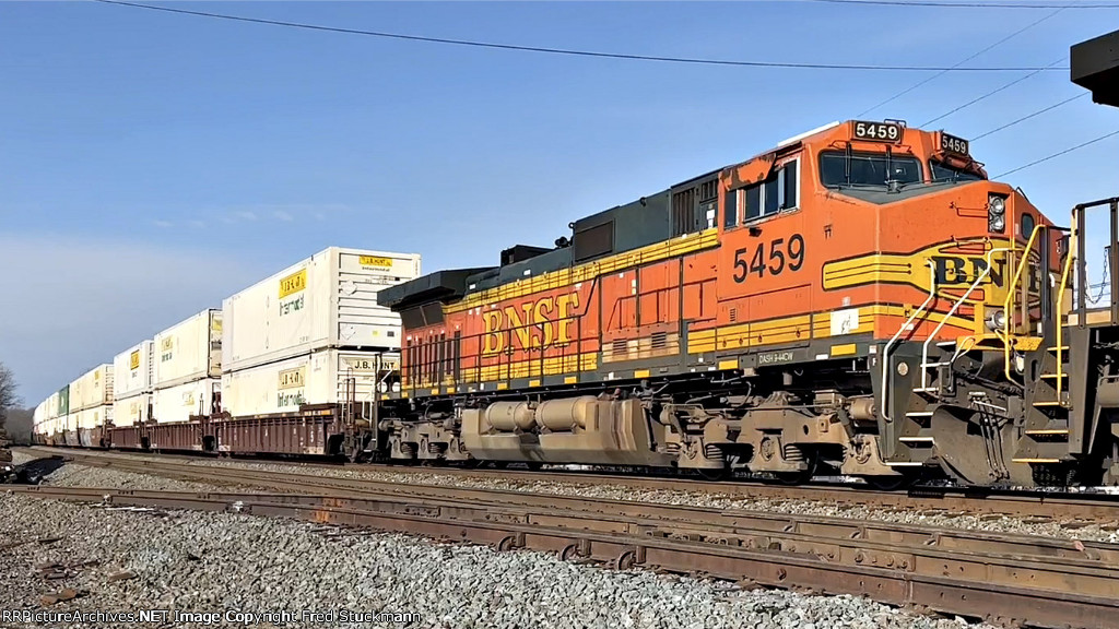 BNSF 5459 helps 260 move east.